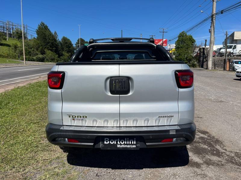 FIAT - TORO - 2017/2018 - Prata - R$ 94.900,00