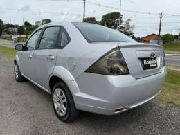 FORD - FIESTA - 2013/2014 - Prata - R$ 36.900,00