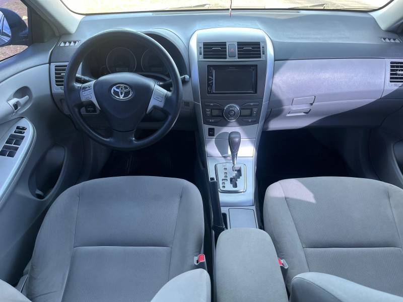 TOYOTA - COROLLA - 2011/2012 - Prata - R$ 61.900,00