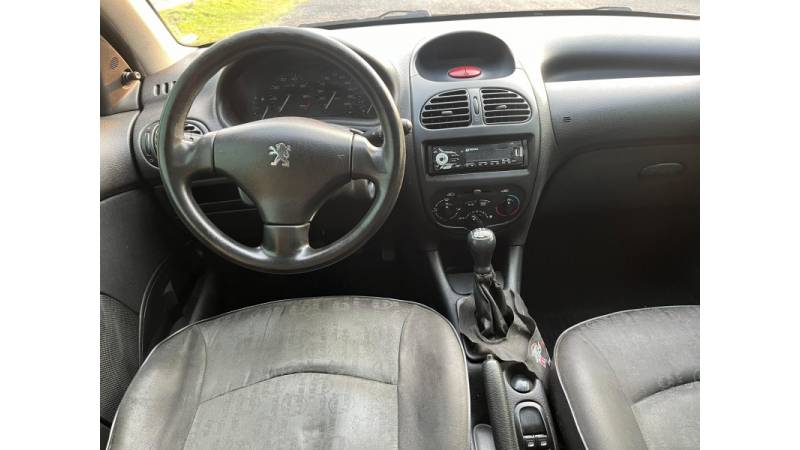 PEUGEOT - 206 - 2008/2008 - Prata - R$ 16.000,00