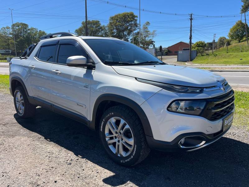 FIAT - TORO - 2017/2018 - Prata - R$ 94.900,00