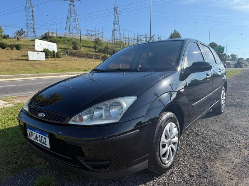 FORD - FOCUS - 2006/2006 - Preta - R$ 21.900,00