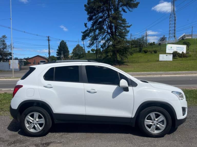 CHEVROLET - TRACKER - 2016/2016 - Branca - R$ 71.900,00