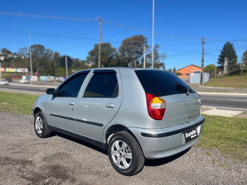 FIAT - PALIO - 2003/2003 - Prata - R$ 18.500,00