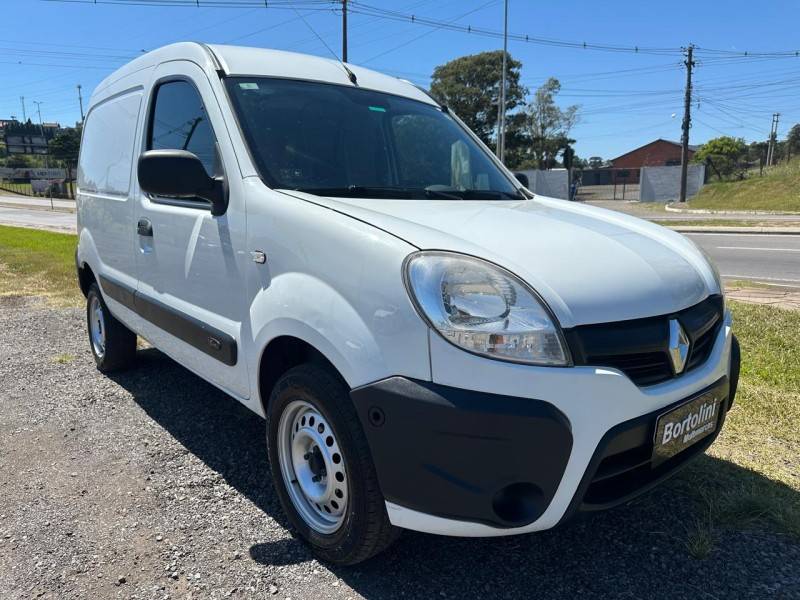 RENAULT - KANGOO - 2014/2015 - Branca - R$ 46.900,00
