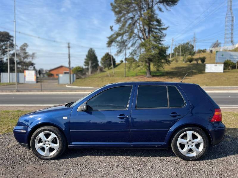 VOLKSWAGEN - GOLF - 2001/2002 - Azul - R$ 27.900,00