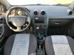 FORD - FIESTA - 2002/2003 - Branca - R$ 17.900,00
