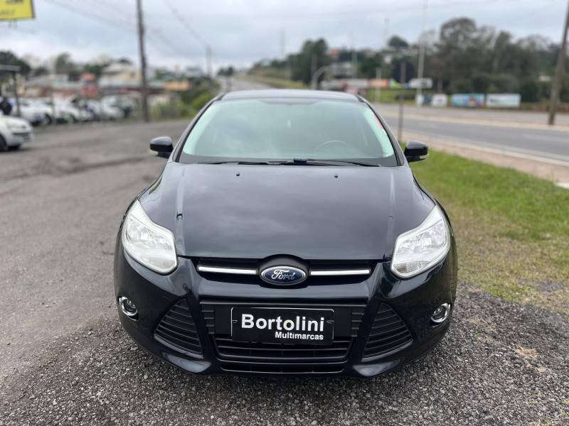 FORD - FOCUS - 2013/2014 - Preta - R$ 49.900,00