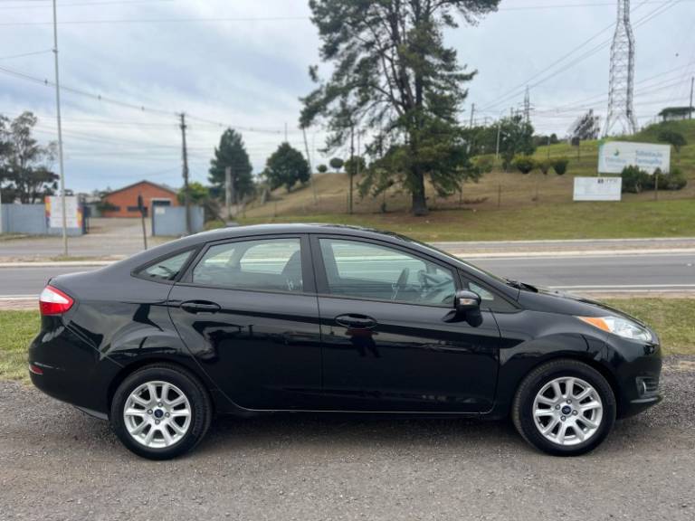 FORD - FIESTA - 2014/2014 - Preta - R$ 42.900,00