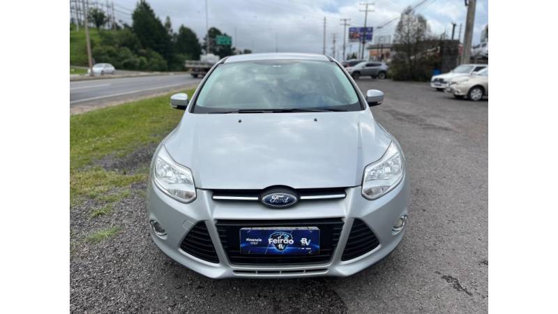 FORD - FOCUS - 2014/2015 - Prata - R$ 53.900,00