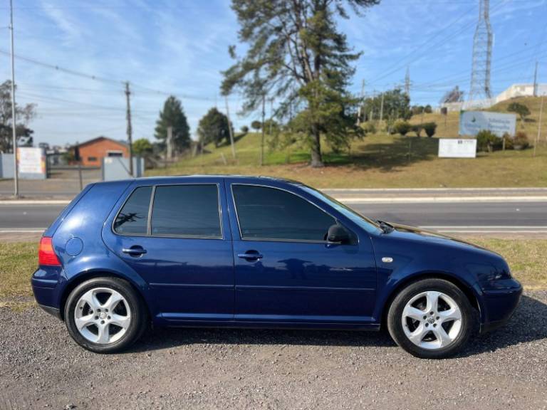 VOLKSWAGEN - GOLF - 2001/2002 - Azul - R$ 27.900,00