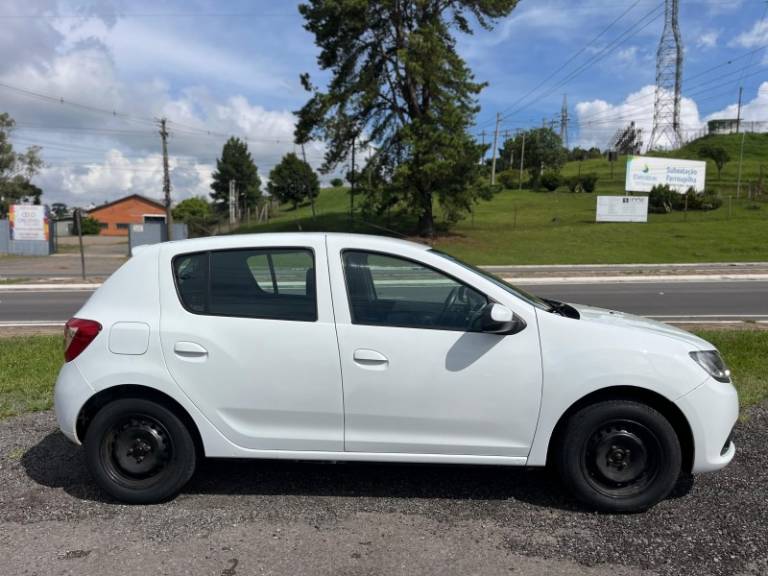 RENAULT - SANDERO - 2018/2019 - Branca - R$ 39.900,00