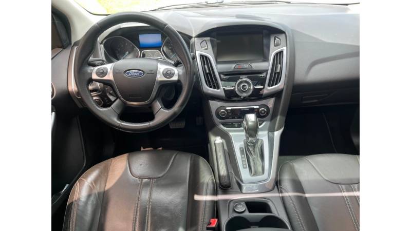 FORD - FOCUS - 2014/2015 - Branca - R$ 58.900,00