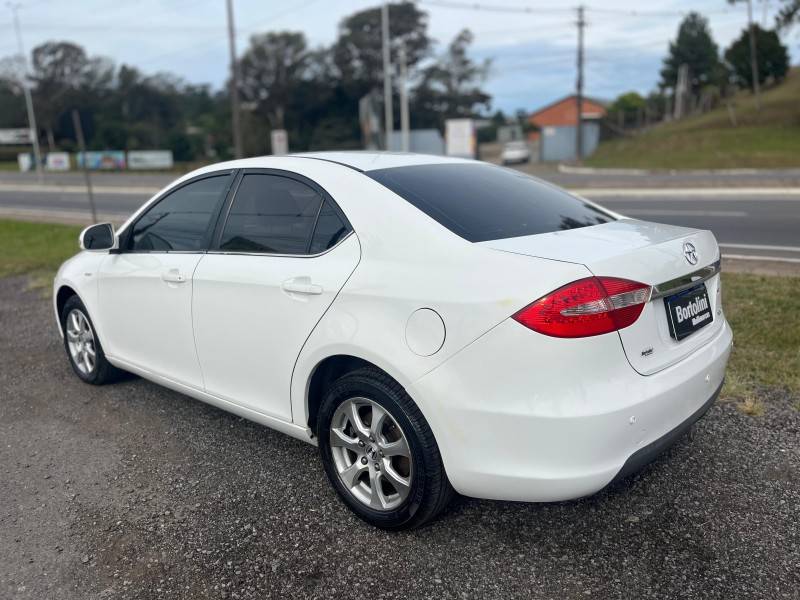 JAC - J5 - 2012/2013 - Branca - R$ 24.900,00