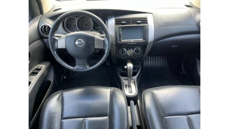 NISSAN - LIVINA - 2011/2012 - Prata - R$ 29.900,00