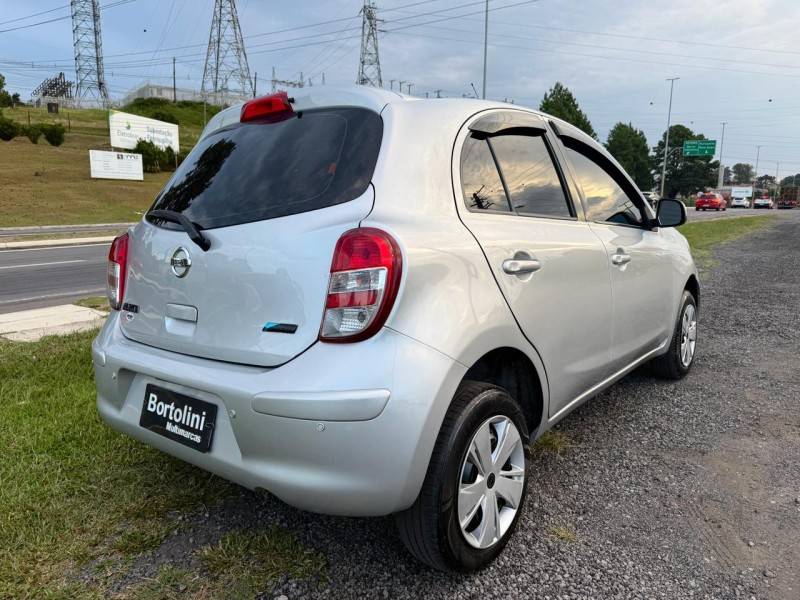 NISSAN - MARCH - 2013/2014 - Prata - R$ 42.900,00