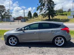 FORD - FOCUS - 2014/2015 - Cinza - R$ 53.900,00