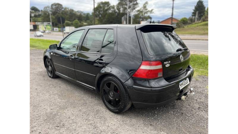 VOLKSWAGEN - GOLF - 2004/2005 - Preta - R$ 31.900,00