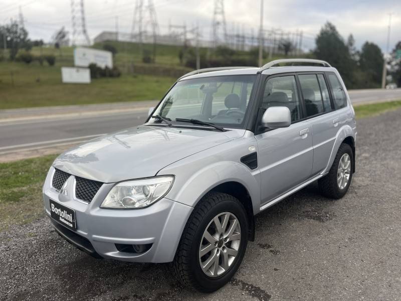 MITSUBISHI - PAJERO TR4 - 2012/2013 - Prata - R$ 65.900,00