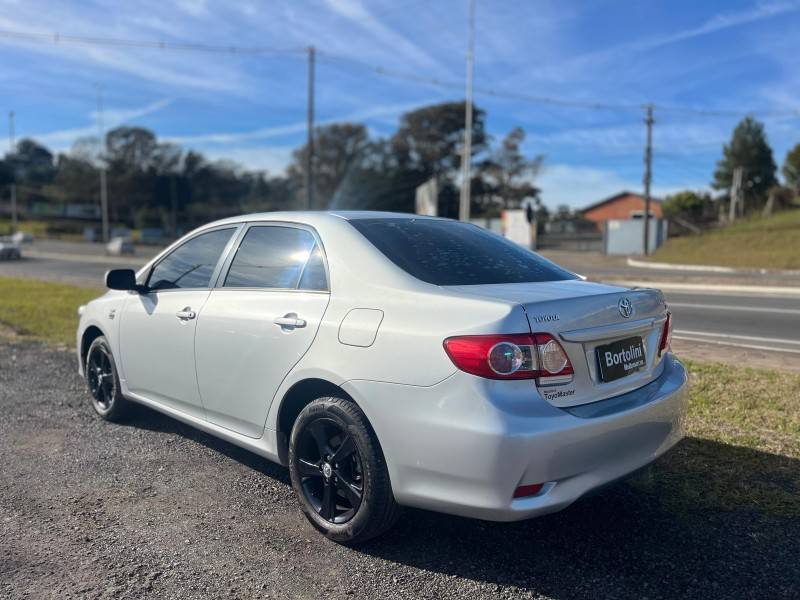 TOYOTA - COROLLA - 2011/2012 - Prata - R$ 61.900,00