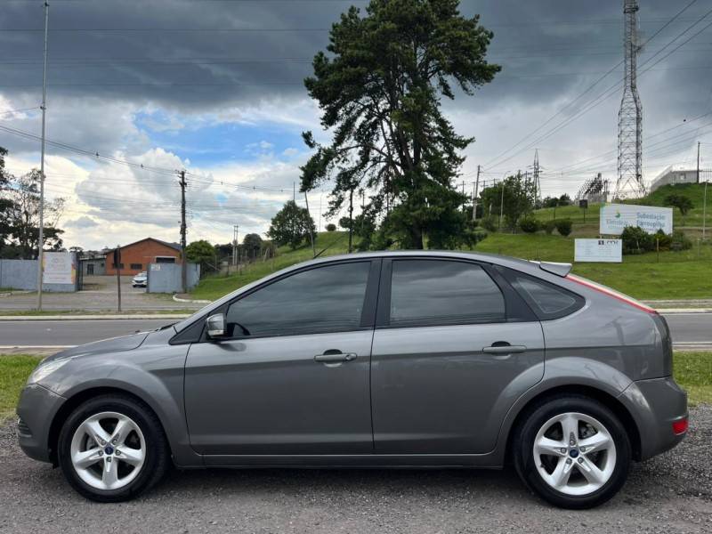 FORD - FOCUS - 2012/2013 - Cinza - R$ 44.900,00