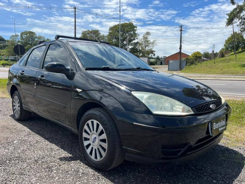 FORD - FOCUS - 2006/2006 - Preta - R$ 21.900,00