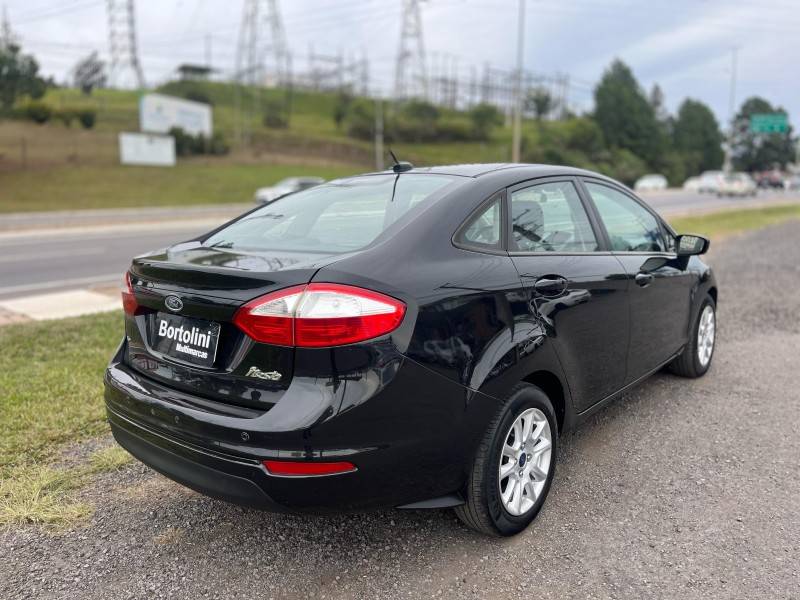 FORD - FIESTA - 2014/2014 - Preta - R$ 42.900,00