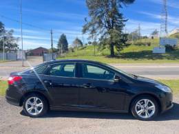 FORD - FOCUS - 2013/2014 - Preta - R$ 46.900,00
