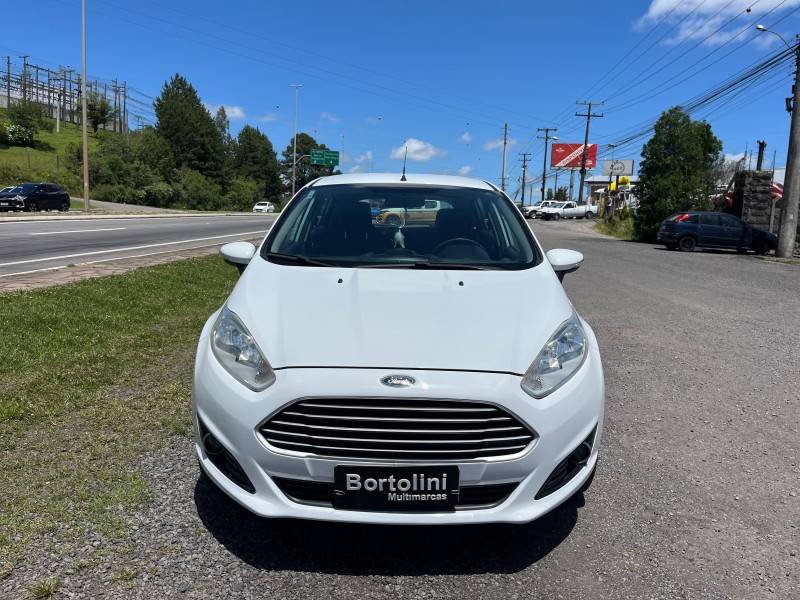 FORD - FIESTA - 2013/2014 - Branca - R$ 42.900,00