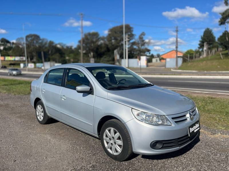 VOLKSWAGEN - VOYAGE - 2011/2012 - Prata - R$ 31.900,00