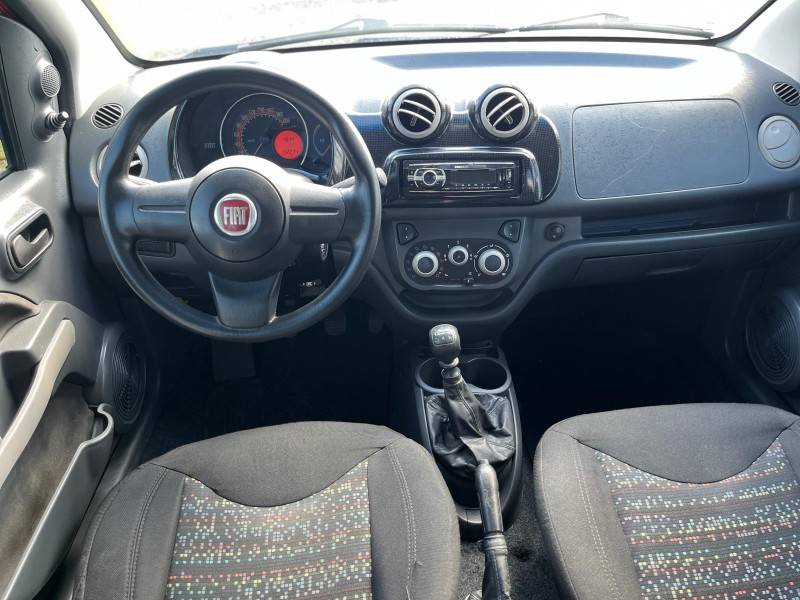 FIAT - UNO - 2011/2012 - Vermelha - R$ 31.000,00