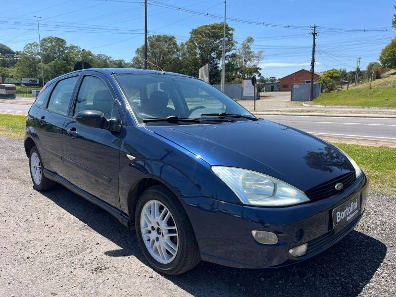 FORD - FOCUS - 2001/2001 - Azul - R$ 18.000,00