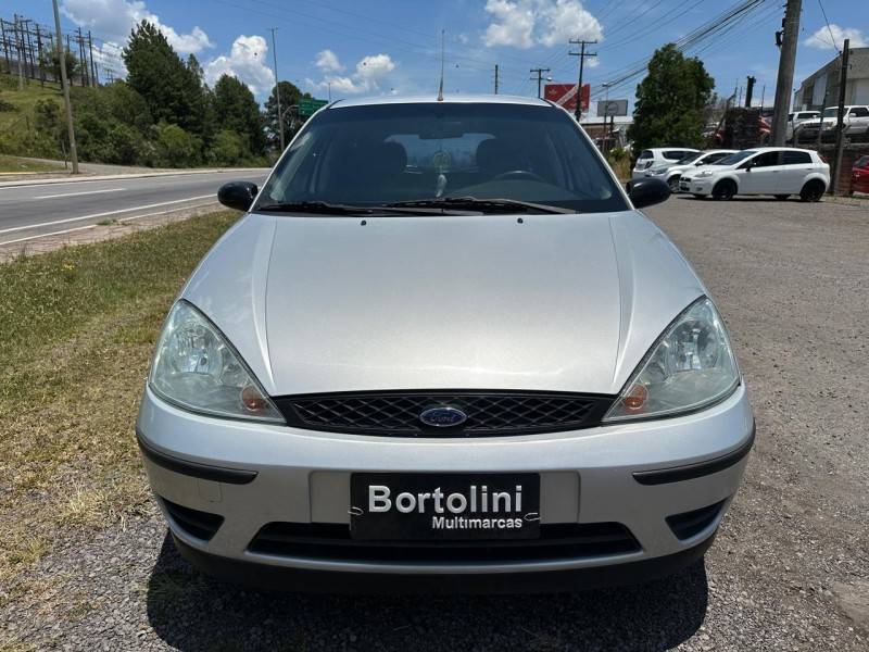 FORD - FOCUS - 2007/2008 - Prata - R$ 24.900,00