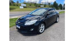 FORD - FOCUS - 2014/2015 - Preta - R$ 56.900,00