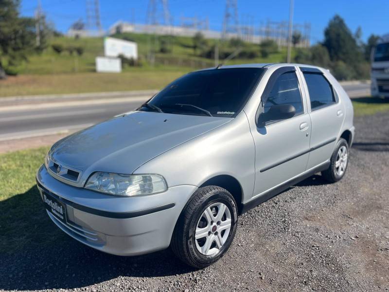 FIAT - PALIO - 2003/2003 - Prata - R$ 18.500,00