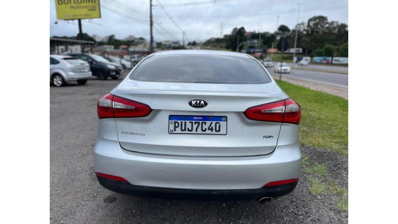 KIA MOTORS - CERATO - 2014/2015 - Prata - R$ 66.900,00