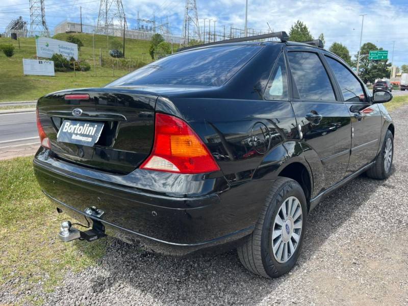 FORD - FOCUS - 2006/2006 - Preta - R$ 21.900,00
