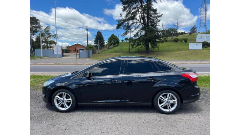 FORD - FOCUS - 2014/2015 - Preta - R$ 56.900,00