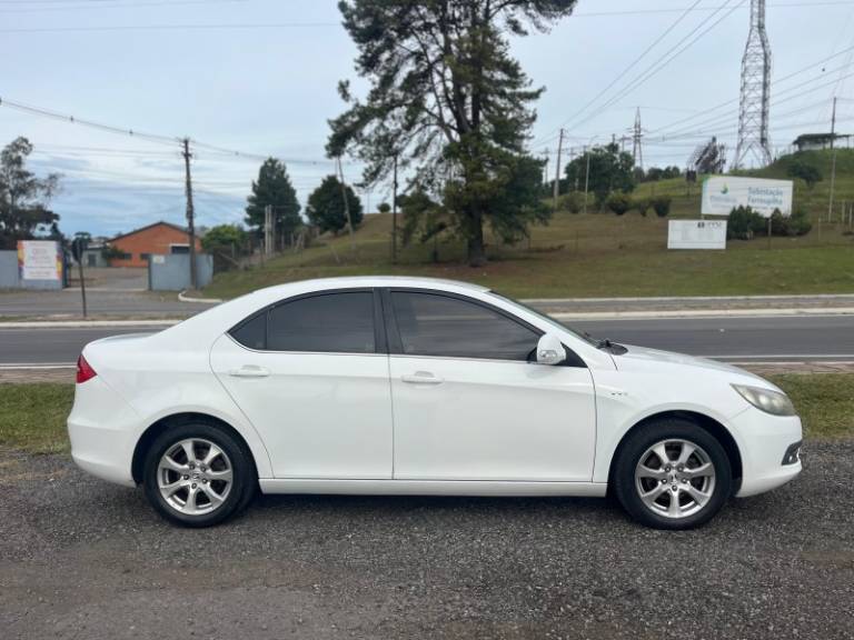 JAC - J5 - 2012/2013 - Branca - R$ 24.900,00