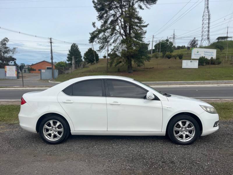 JAC - J5 - 2012/2013 - Branca - R$ 24.900,00