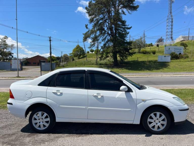 FORD - FOCUS - 2009/2009 - Branca - R$ 29.900,00