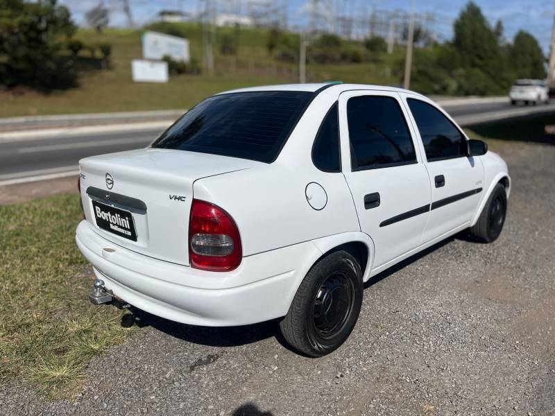 CHEVROLET - CLASSIC - 2004/2005 - Branca - R$ 17.900,00