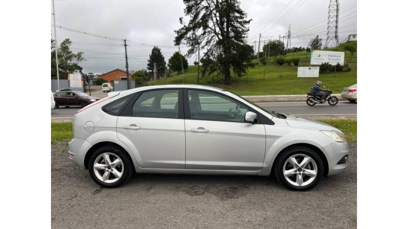 FORD - FOCUS - 2012/2013 - Prata - R$ 39.900,00