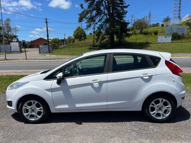 FORD - FIESTA - 2013/2014 - Branca - R$ 42.900,00
