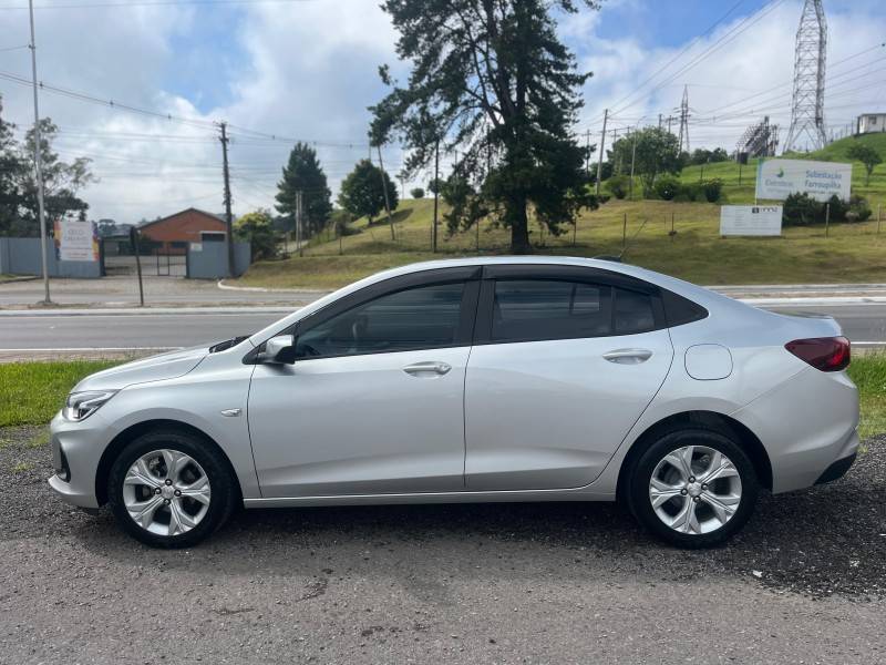 CHEVROLET - ONIX - 2022/2023 - Prata - R$ 82.900,00