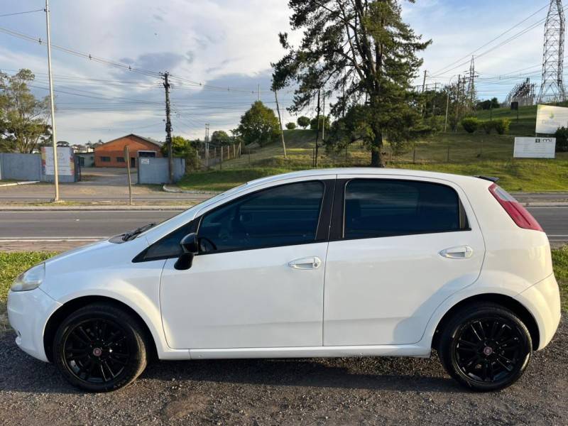 FIAT - PUNTO - 2011/2012 - Branca - R$ 35.900,00