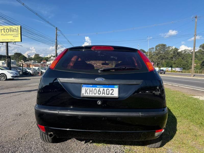 FORD - FOCUS - 2006/2006 - Preta - R$ 21.900,00