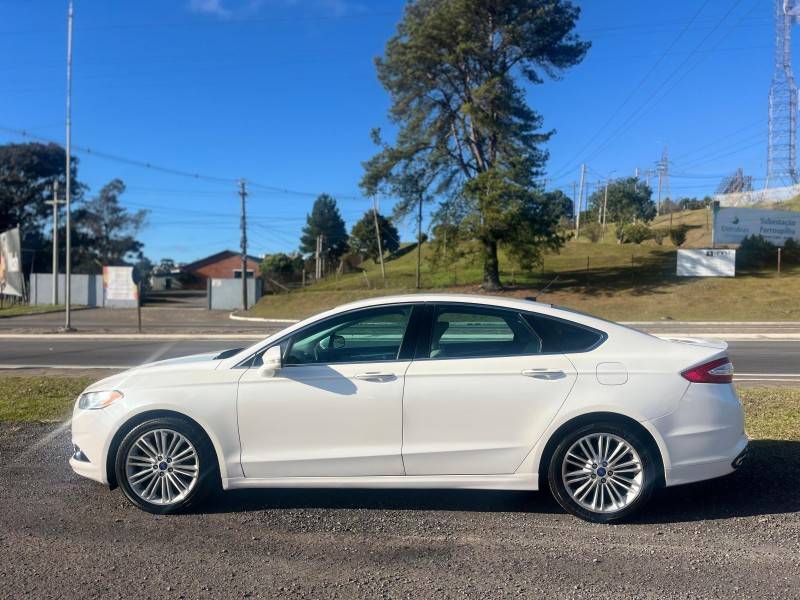 FORD - FUSION - 2013/2014 - Branca - R$ 75.000,00