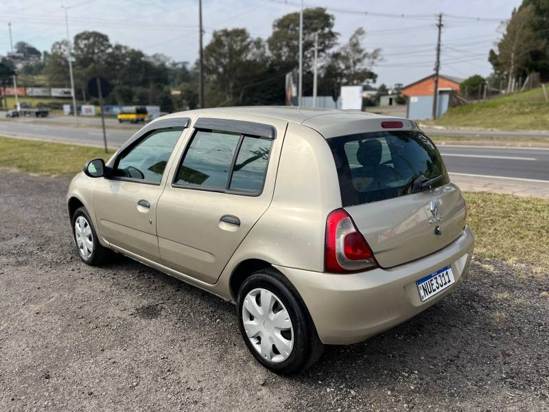 RENAULT - CLIO - 2013/2014 - Bege - R$ 28.000,00