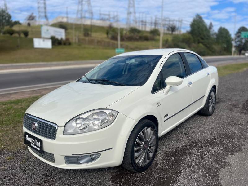 FIAT - LINEA - 2013/2014 - Branca - R$ 35.900,00